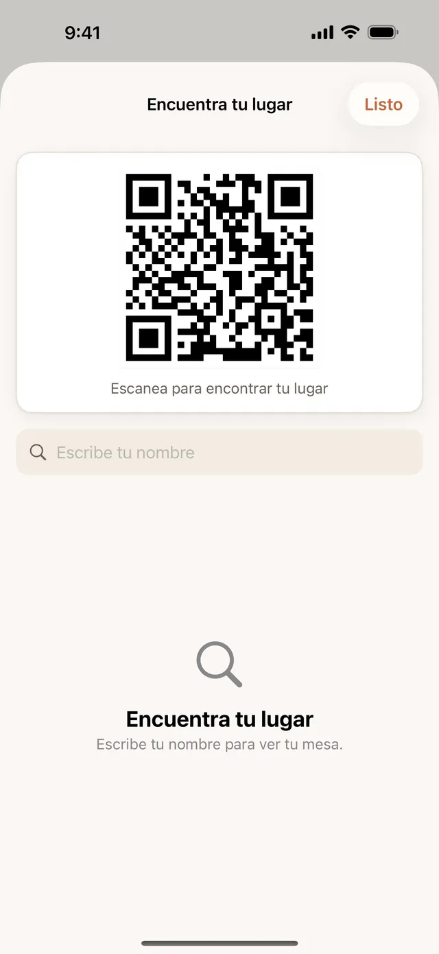 Pantalla «Encuentra tu lugar» de Seatful: un código QR que los invitados escanean en la entrada y un campo para escribir su nombre y ver su mesa.